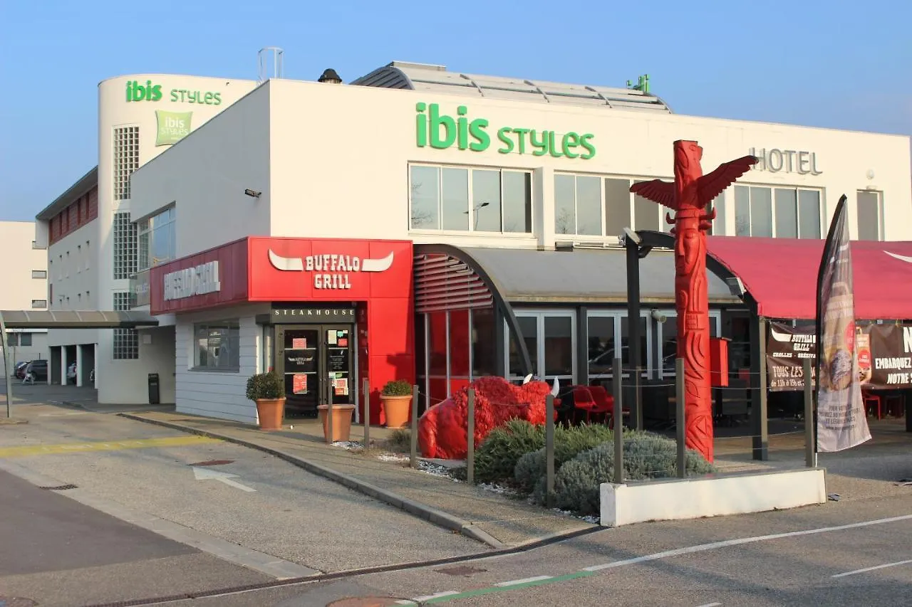 Ibis Styles Crolles Grenoble A41 Hotel 3*,